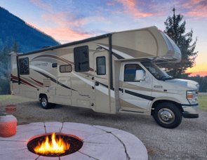 Coachmen RV Leprechaun 319DS Ford 450