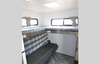 ** LONG TERM RENTALS ONLY ** 38' SILVER LAKE