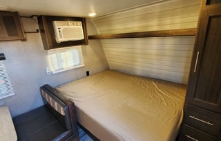 2018 CrossRoads RV Zinger Lite ZR18BH