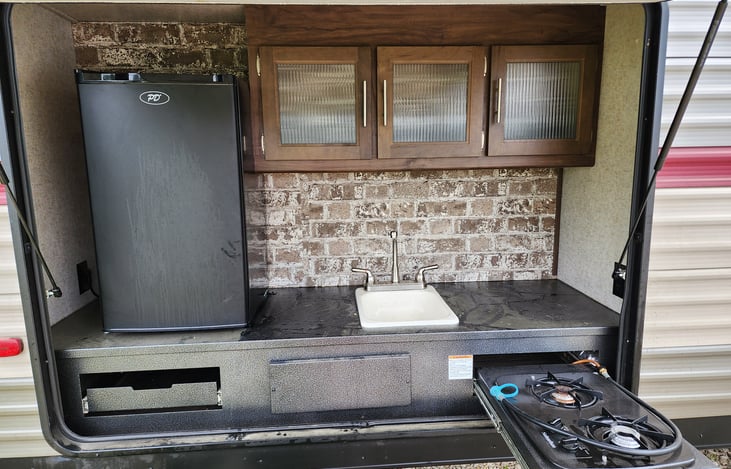 Out door kitchen with grill
