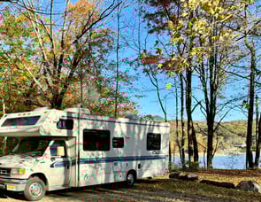Four Winds RV Chateau 28A