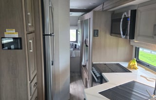 The Phoenix, 2026 Thor Motor Coach Omni TRAIL R36