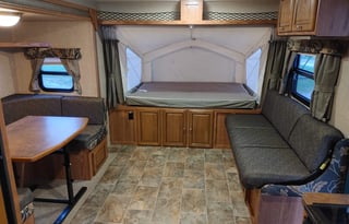23' ROCKWOOD ROO SLEEPS 10 COMES FULLY STOCKED