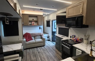 Luxury Eddie Bauer 5th Wheel Delivery no pick up