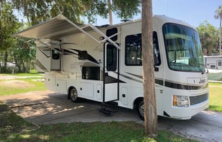 T2019 CONVENIENT & EASY TO DRIVE RV!!!!!!