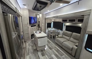 2023 Sandpiper 388BHRD