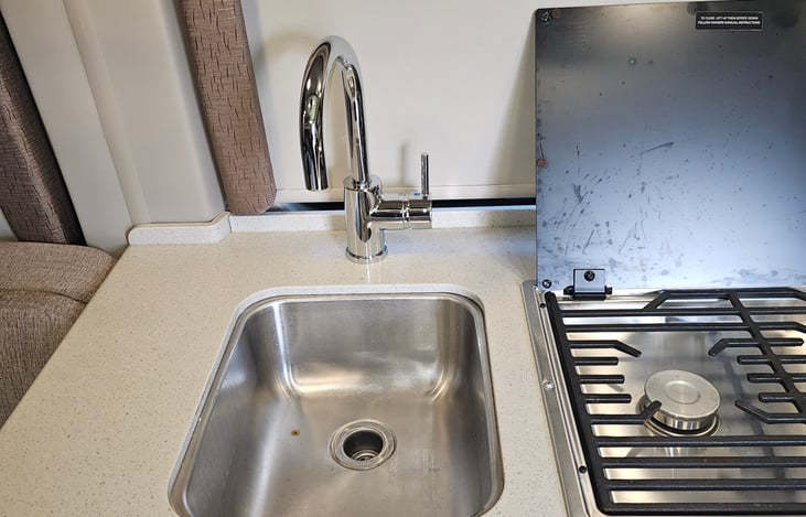 Single basin sink