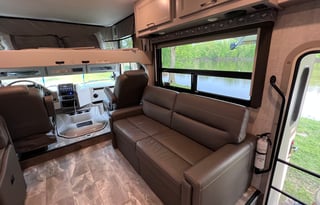 Large Luxury RV with Bunkbeds, Delivery Offered!