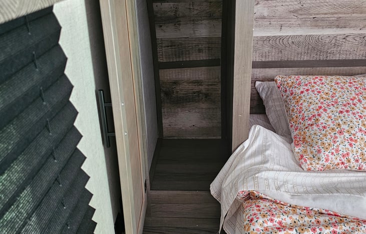 More storage on the other side of Queen Bed with rod for whatever you need to hang up!