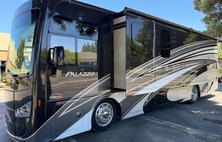 2017 Thor Motor Coach Palazzo 33.2