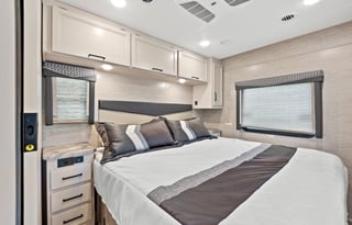 Thor ACE RV: Bunk Beds, Pet-Friendly, Loaded