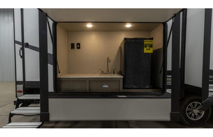 Outdoor fridge and sink for your convenience 🍻🥤