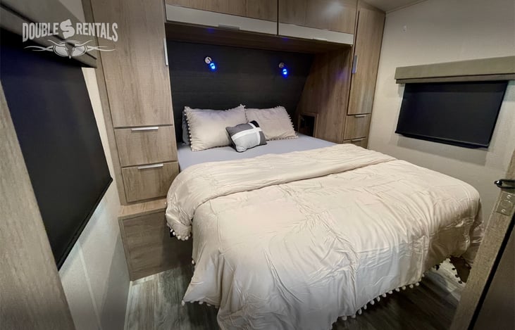 Private Master with Queen Bed