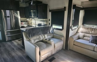 2020 Forest River 5th wheel with washer and dryer