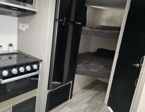 Prime Time RV Tracer 230BHSLE