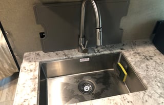 Couples Luxury RV Retreat – Pet-Friendly