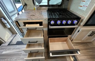 25ft. RV — easy to drive, unique trip experience!