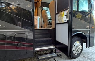 Bon-Bon - The Luxury Getaway RV