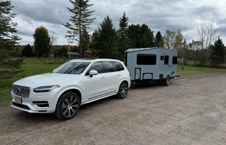 Just down the road from where Charis' Caboose was manufactured and I drove to pick it up near Ontario, Canada. Note the unique sky-blue aluminum siding - really picks up the sky whether blue or gray!
