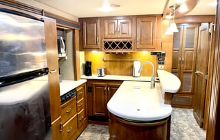 Challenger Luxury Class A Sleeps 4