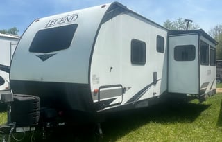 SPACIOUS!!! 2021 SURVEYOR LEGEND 296QBLE