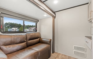 2 Brm w/a loft Coastal Adventure 5th wheel retreat