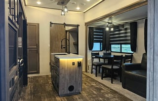 Z&S home on wheels with kids bunk room