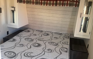 Keystone Hideout 20RDWE — Easy Tow Sleeps 5