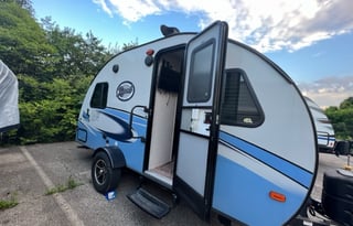 Nomadic Nature Rentals w Luxury Amenities (R-pod)
