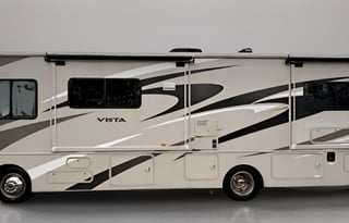 Class A Winnebago drives easy, sleeps 5