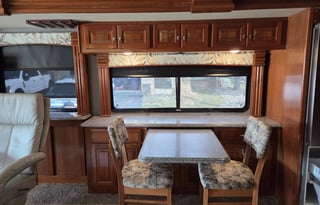 2018 Fleetwood Discovery LXE 44H Diesel TAG Axle