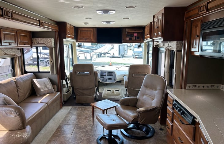 Very roomy living room with lots of sitting with the opposing slides (on each side) giving space. (The front two chairs can be turned around to add more seating.)