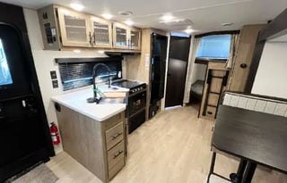 Bunkhouse RV Rental | Sleeps 8 | Outdoor Kitchen