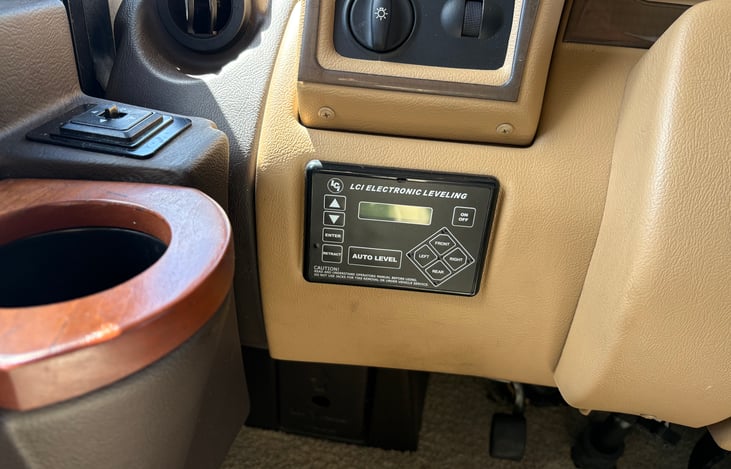 automatic leveling jack system