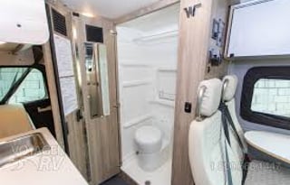 2021 winnebago solis 59p