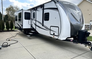 2023 Grand Design Reflection – Family-Friendly