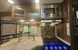 2018 Cherokee Grey Wolf 26DBH Travel Trailer