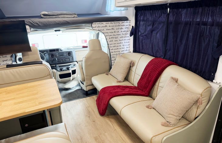 Las Vegas Motorhome Interior – RV Kitchen Dining – Camping Festival Travel