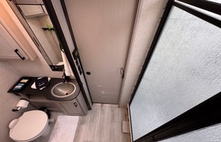 2025 33ft Coachmen 31MB - Sleeps 8