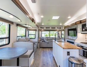 Prime Time RV Crusader 330MBH