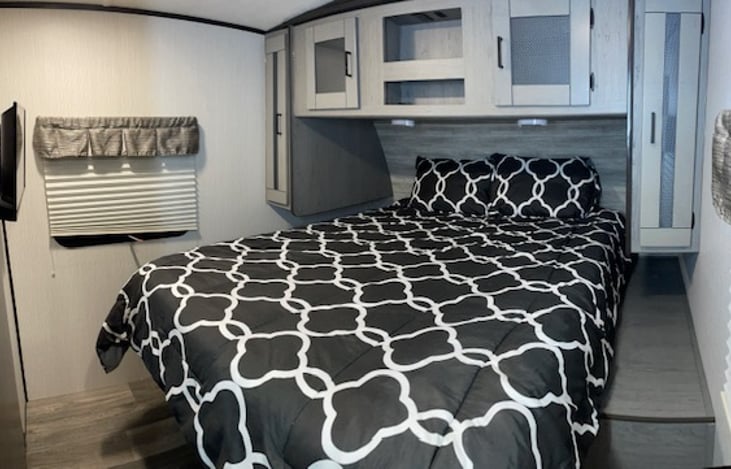 Queen Bed in private master with Firestick TV