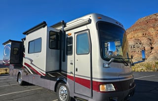 2011 Monaco Knight 36 PFT