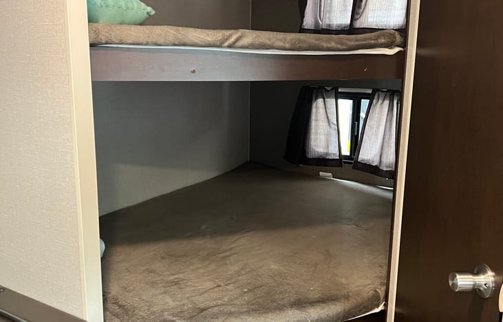 Bunk beds (two small people could fit on both) sleeping up to 4 people!