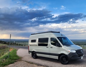 NoKhu Mercedes-Benz Sprinter