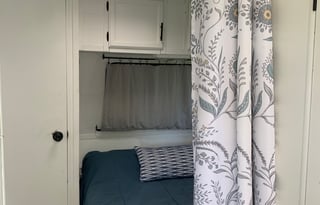Cozy Renovated “Dutchie” Pet & Kid friendly Camper
