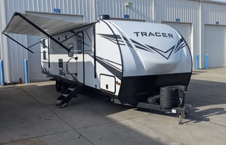 Bunk House/pet & festival friendly sleeps 9