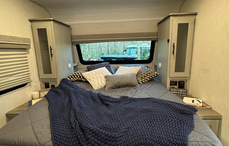 Queen bed, this camper makes up where others fall flat.  You'll never want to leave after using the Tempurpedic mattress topper.  Main window situated by sleeping space makes the bed feel more open.
