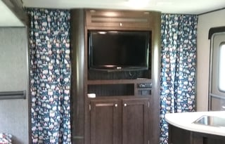 Clark's Comfy Camper-sleeps 9