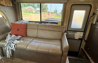 2020 Thor Four Winds 28Z with amenities of home.