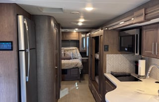 2021 Thor Palazzo 33.5 Diesel Pusher w/ Bunk Beds